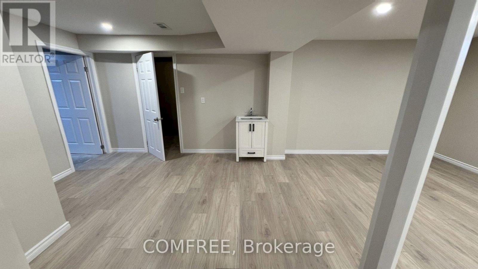 1320 Notting Hill Avenue, Ottawa, ON - Indoor Photo Showing Other Room