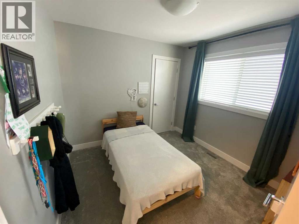 959 Miners Boulevard W, Lethbridge, AB - Indoor Photo Showing Bedroom