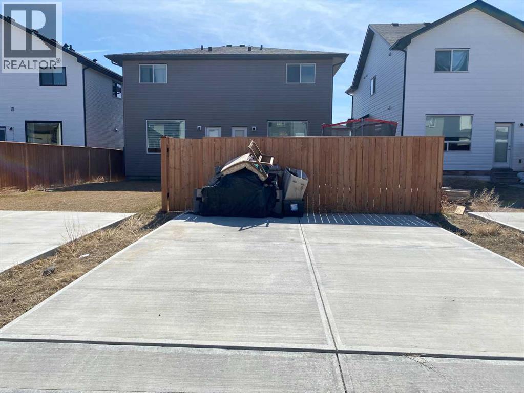 959 Miners Boulevard W, Lethbridge, AB - Outdoor With Exterior