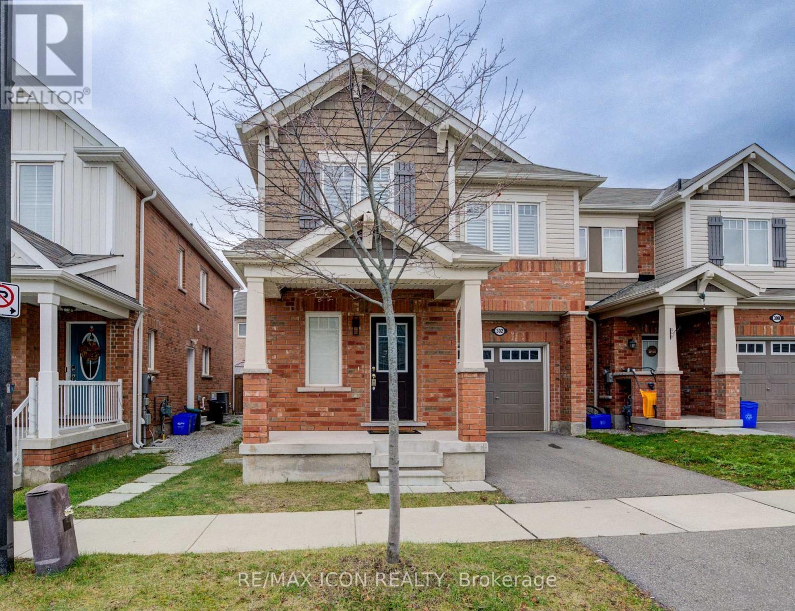 302 Jean Landing, Milton, ON - Outdoor With Facade