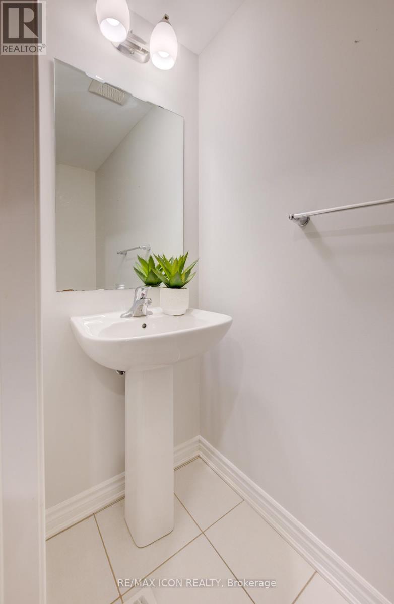 302 Jean Landing, Milton, ON - Indoor Photo Showing Bathroom