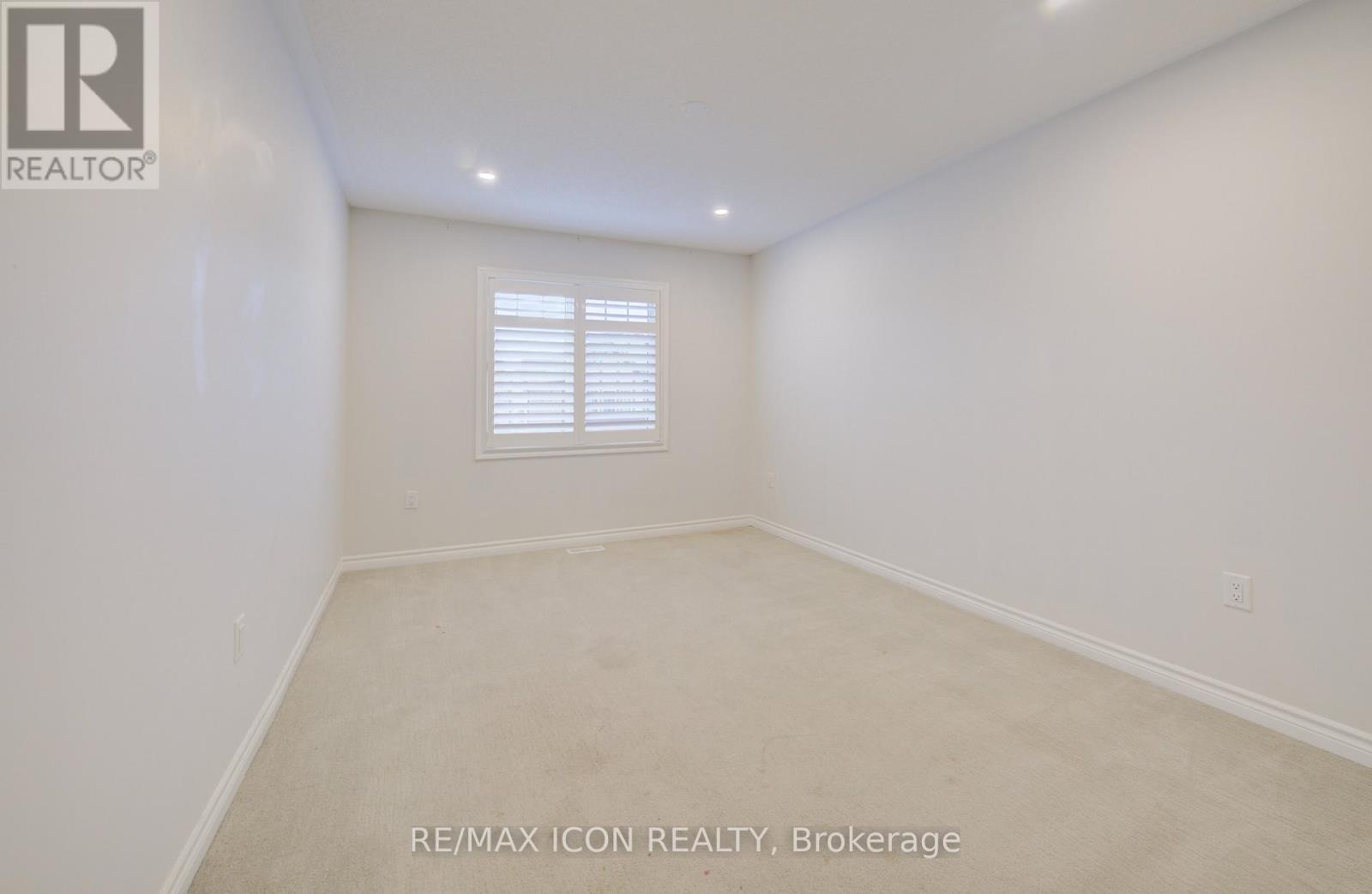 302 Jean Landing, Milton, ON - Indoor Photo Showing Other Room