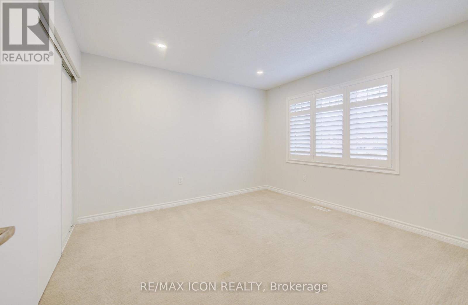302 Jean Landing, Milton, ON - Indoor Photo Showing Other Room