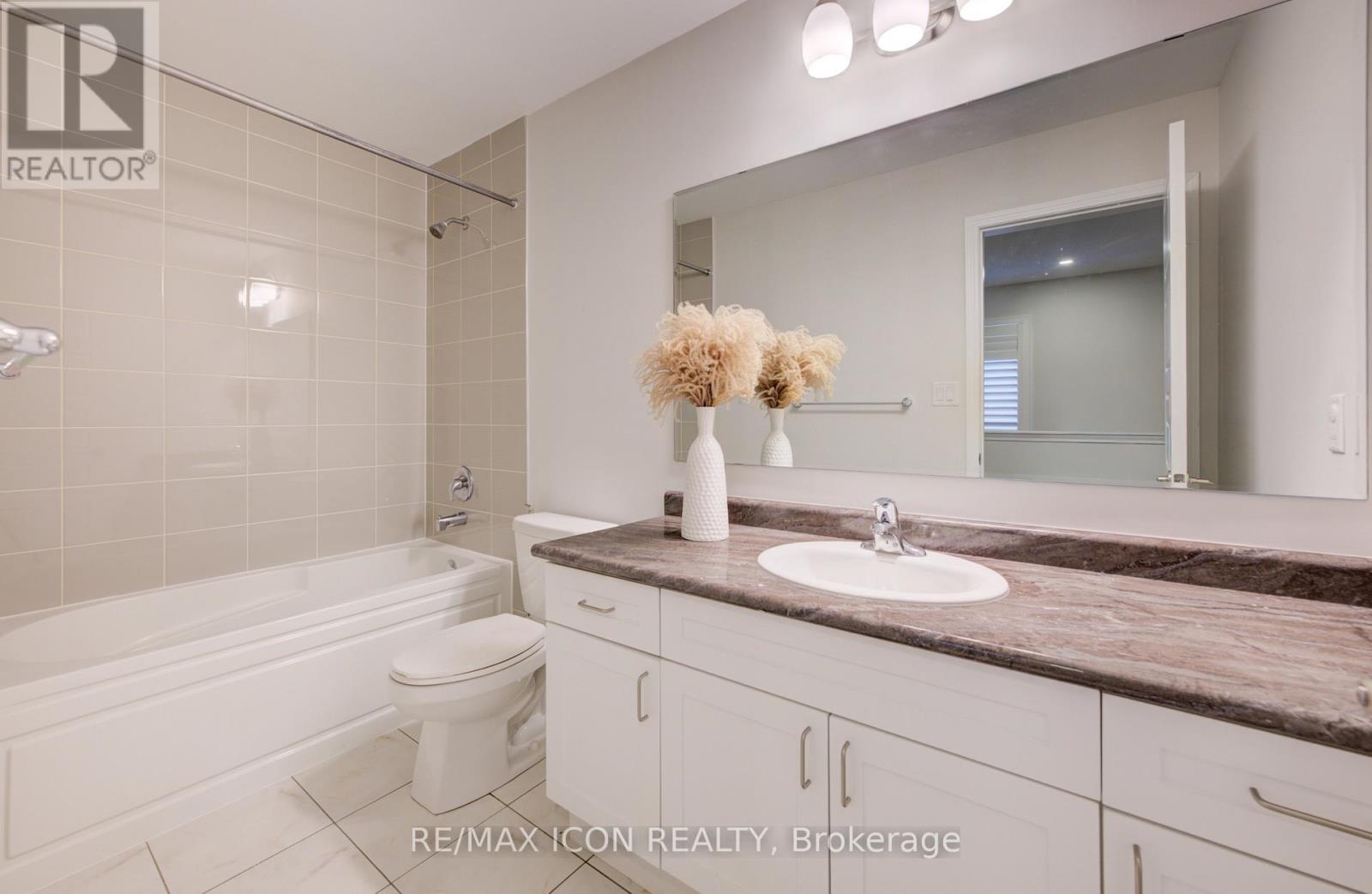 302 Jean Landing, Milton, ON - Indoor Photo Showing Bathroom