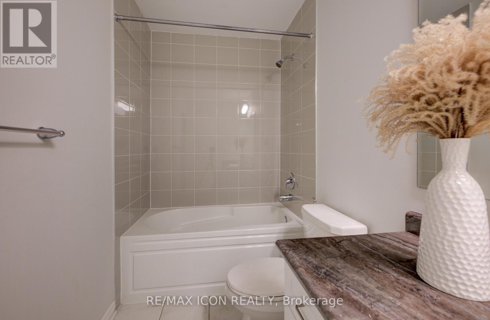 302 Jean Landing, Milton, ON - Indoor Photo Showing Bathroom