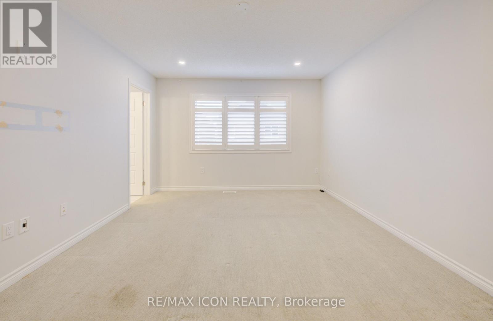 302 Jean Landing, Milton, ON - Indoor Photo Showing Other Room