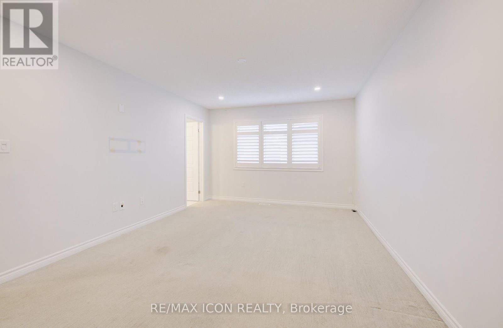 302 Jean Landing, Milton, ON - Indoor Photo Showing Other Room