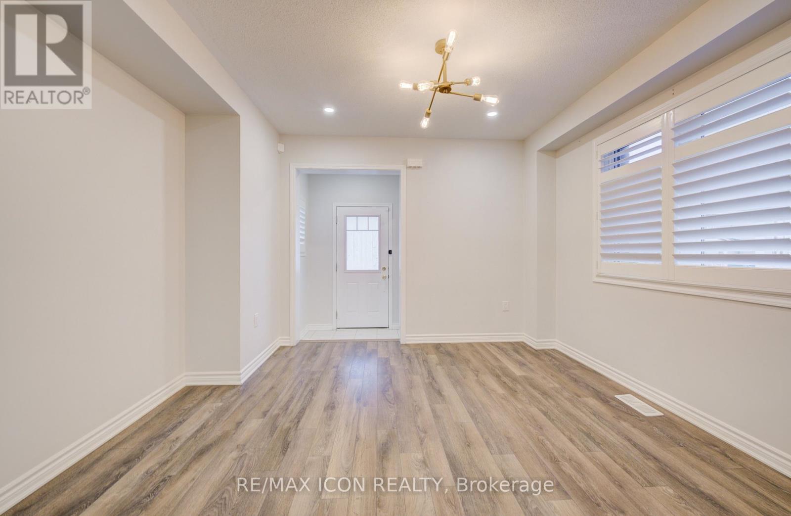 302 Jean Landing, Milton, ON - Indoor Photo Showing Other Room