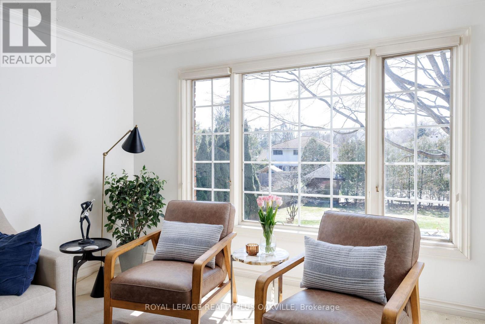258 Shoreacres Road, Burlington, ON - Indoor Photo Showing Living Room
