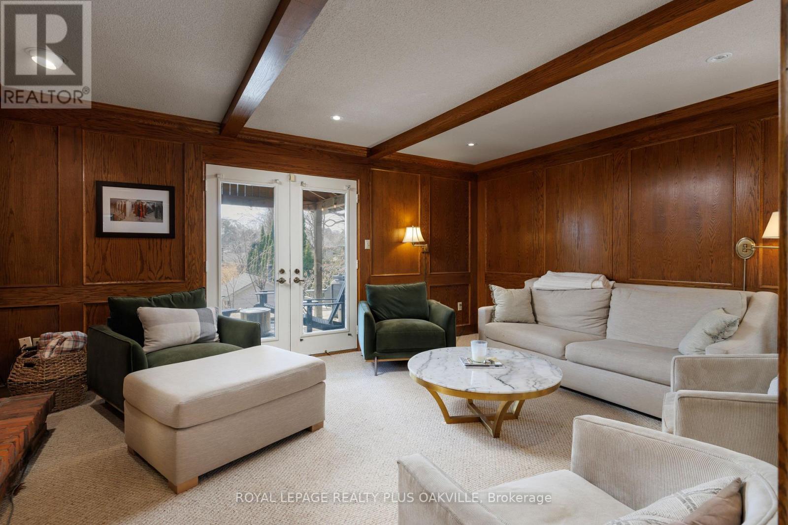 258 Shoreacres Road, Burlington, ON - Indoor Photo Showing Living Room