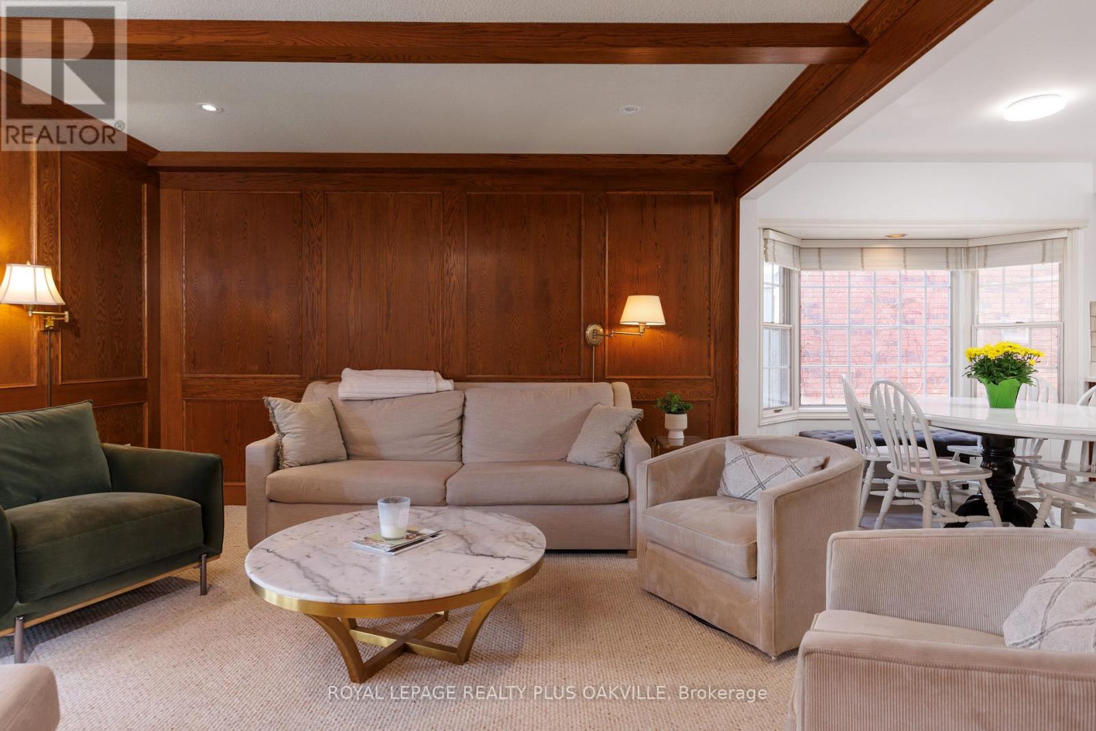 258 Shoreacres Road, Burlington, ON - Indoor Photo Showing Living Room