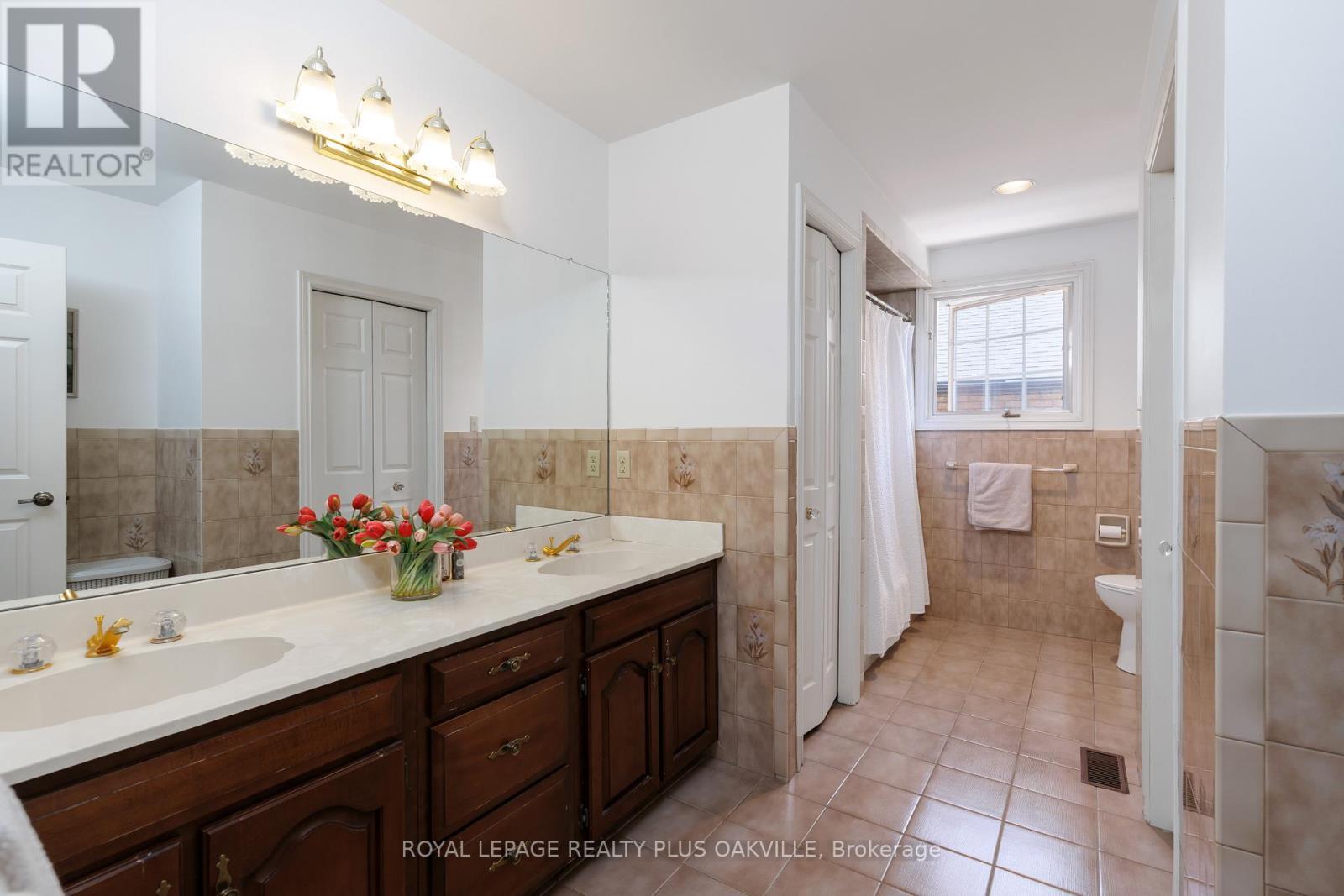 258 Shoreacres Road, Burlington, ON - Indoor Photo Showing Bathroom