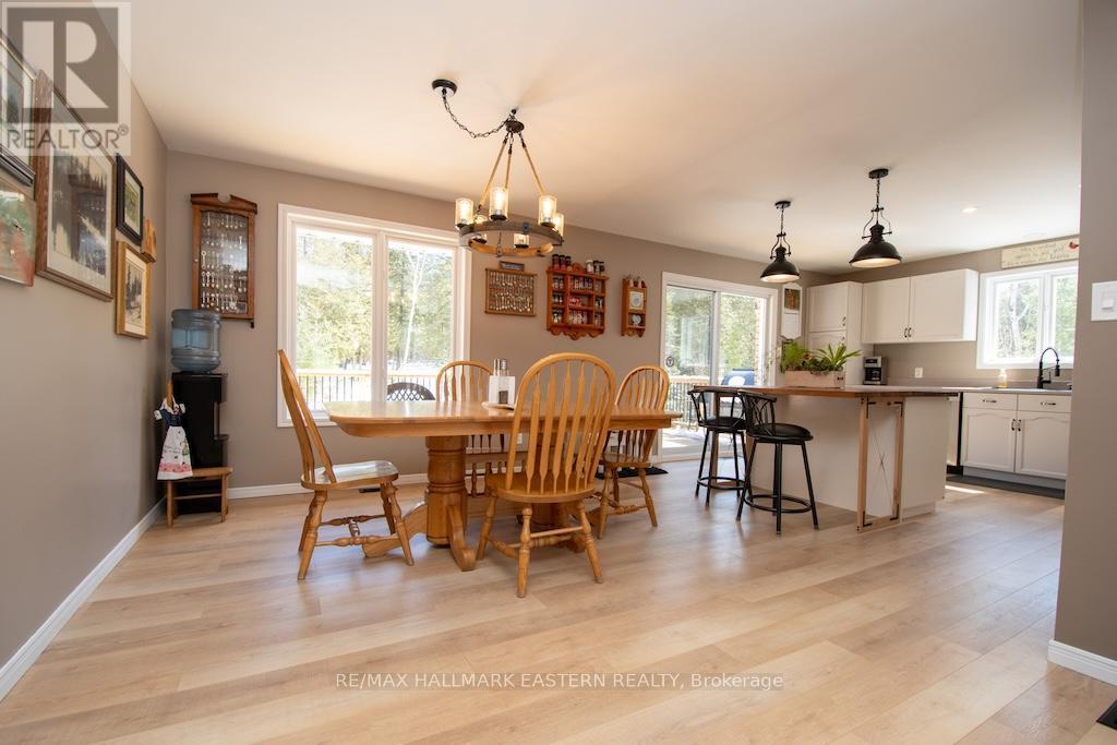 1079 Rock Road, Douro-Dummer, ON - Indoor Photo Showing Dining Room