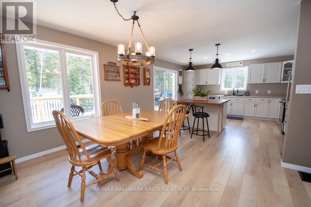 1079 Rock Road, Douro-Dummer, ON - Indoor Photo Showing Dining Room