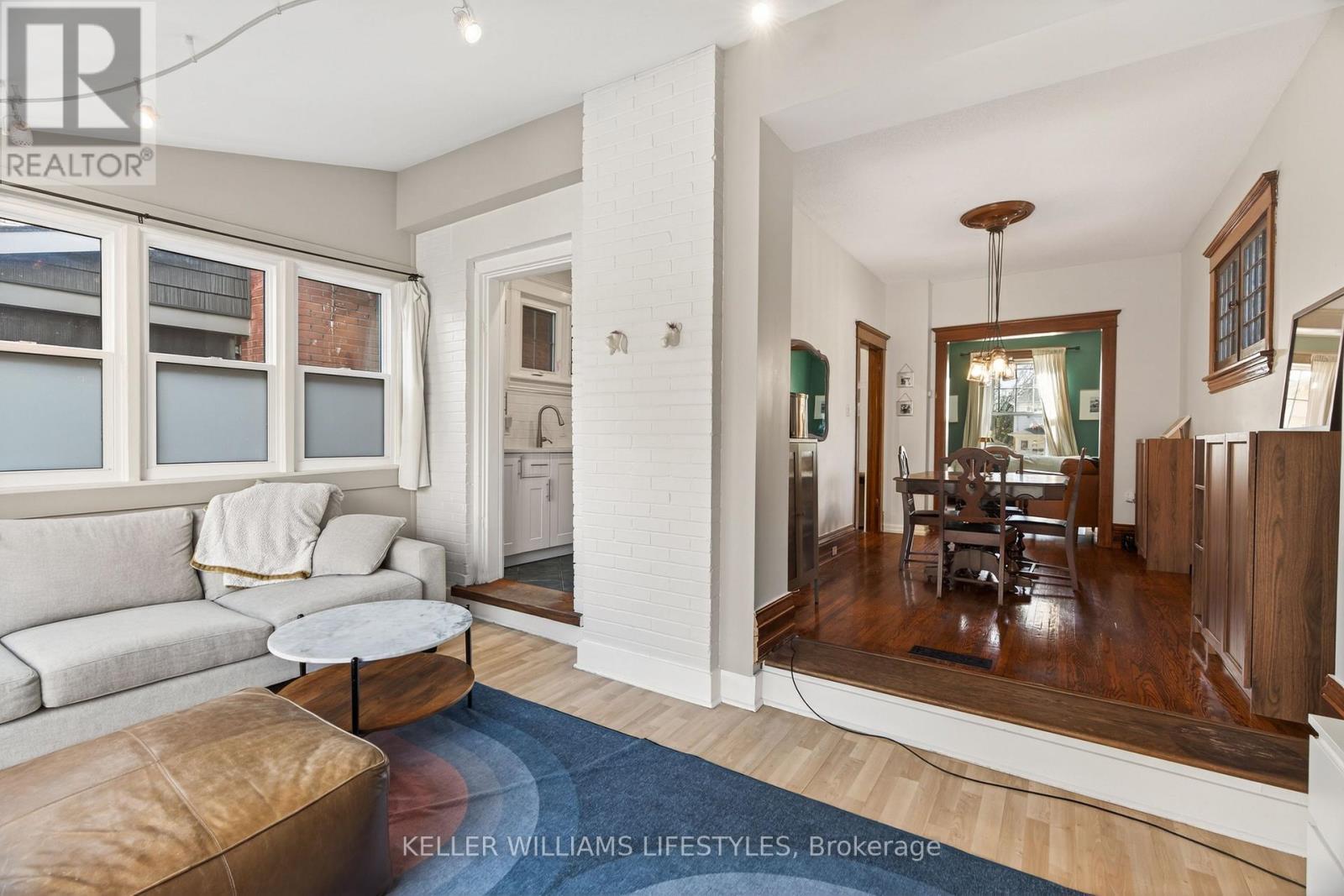 882.5 William Street, London East (East B), ON - Indoor
