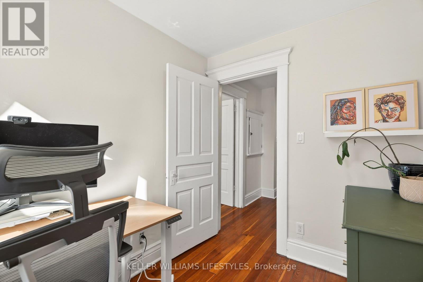 882.5 William Street, London East (East B), ON - Indoor