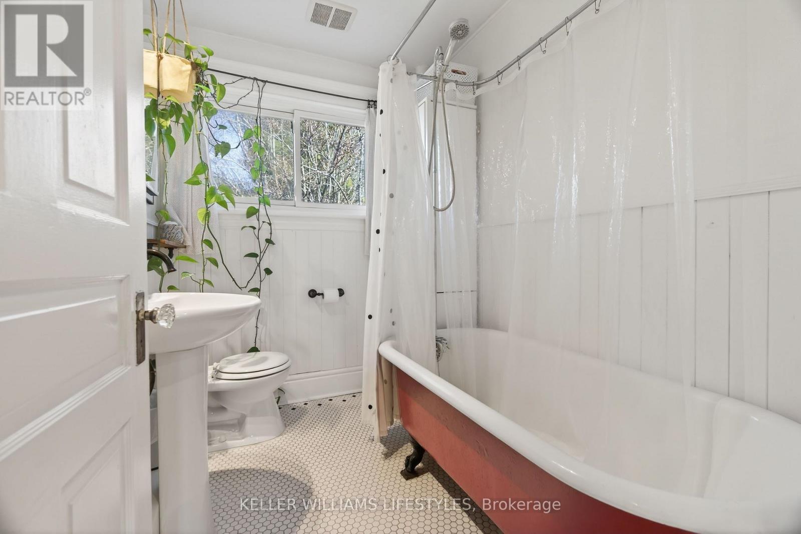 882.5 William Street, London East (East B), ON - Indoor Photo Showing Bathroom