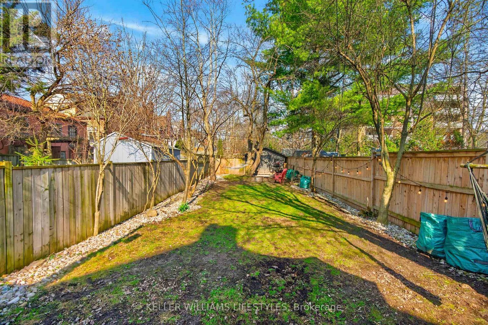 882.5 William Street, London East (East B), ON - Outdoor With Backyard