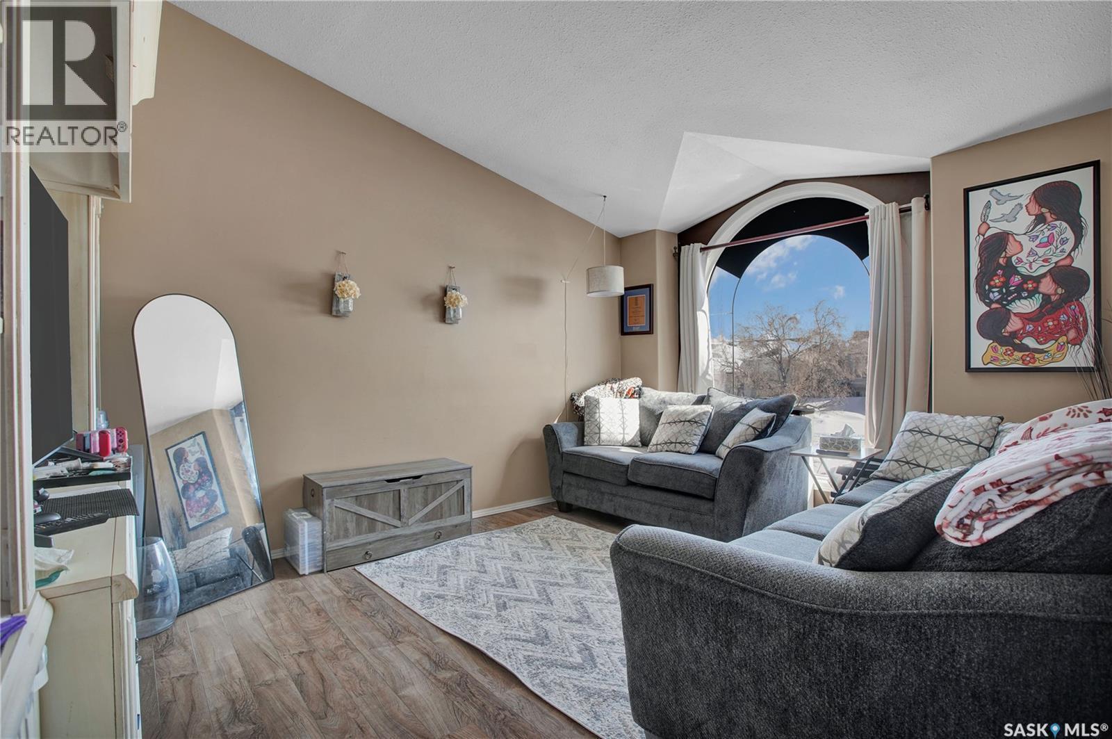 319 Crystal Way, Warman, SK - Indoor Photo Showing Living Room