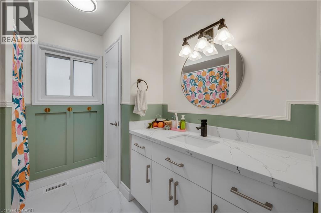 Full bath featuring vanity, light marble finish flooring, and curtained shower - 6 Ben Lomond Place, Hamilton, ON - Indoor Photo Showing Bathroom