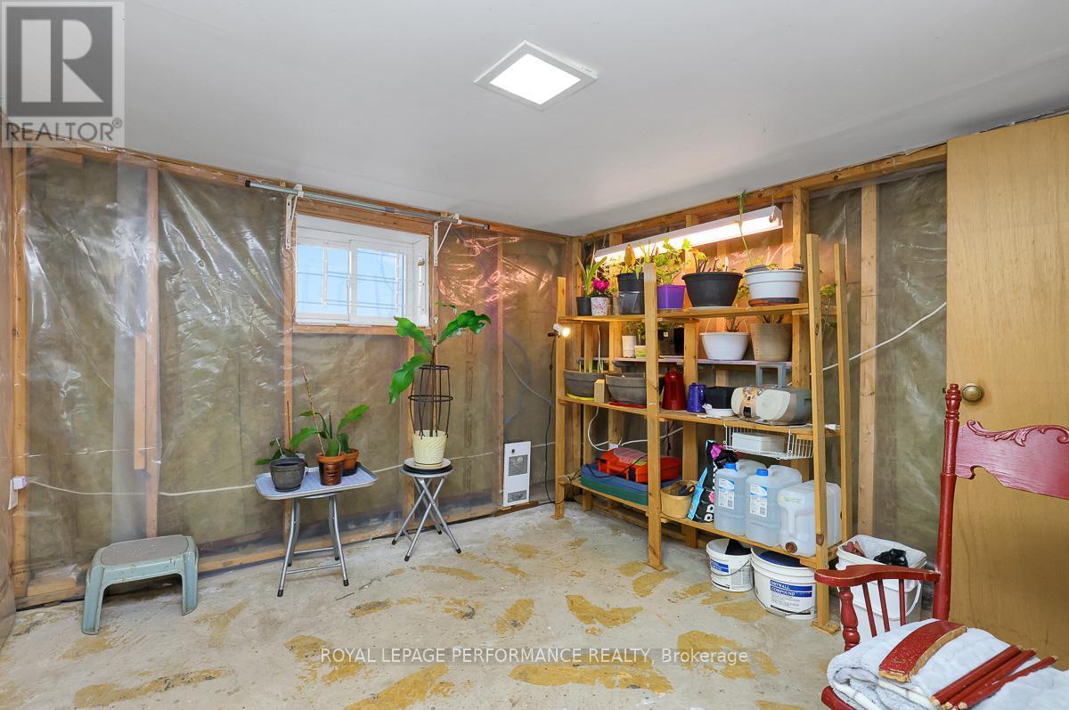 1141 North River Road, Ottawa, ON - Indoor