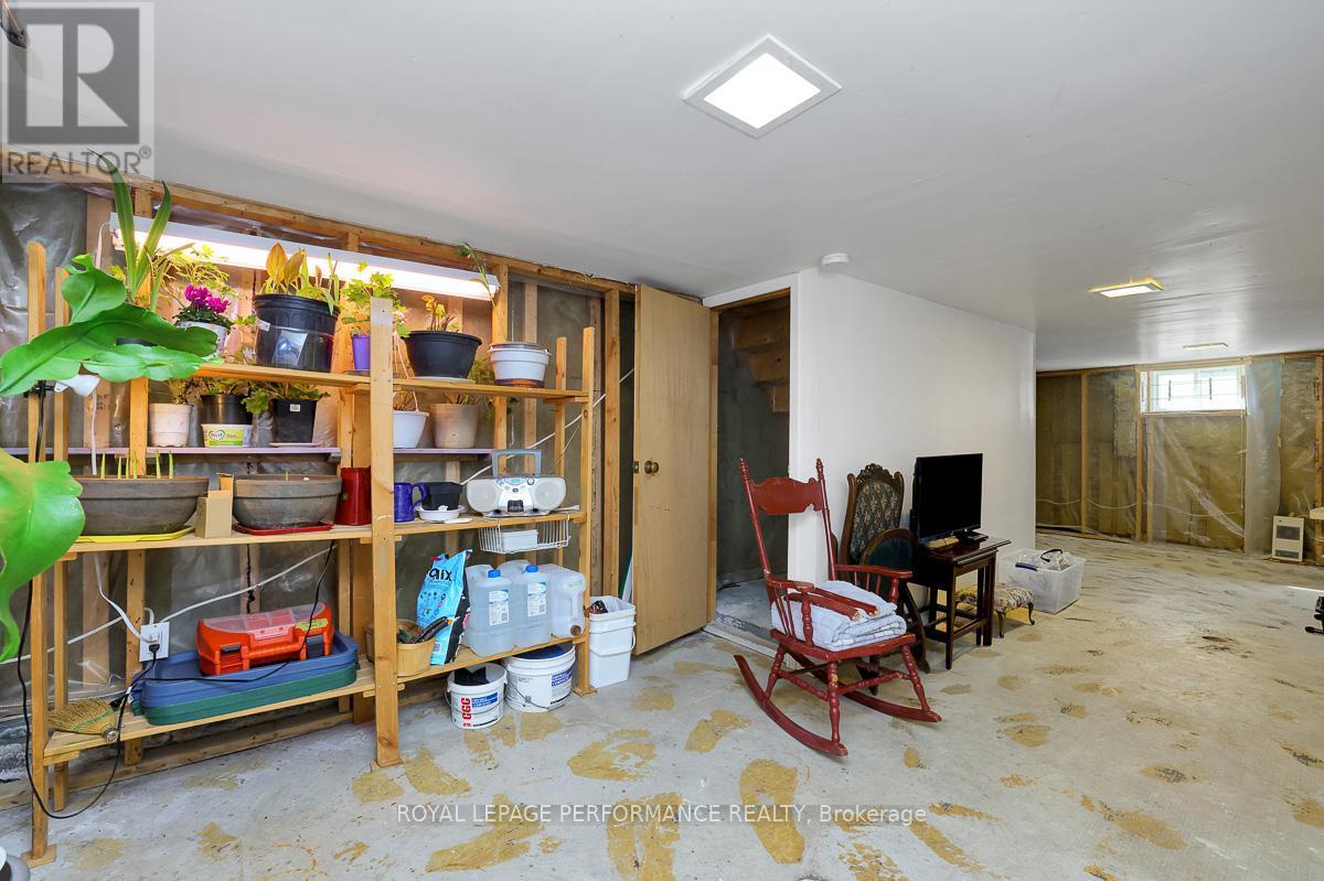 1141 North River Road, Ottawa, ON - Indoor
