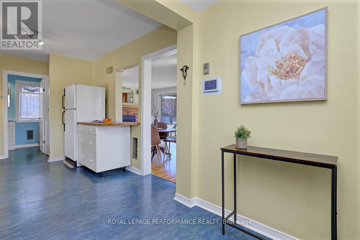 1141 North River Road, Ottawa, ON - Indoor