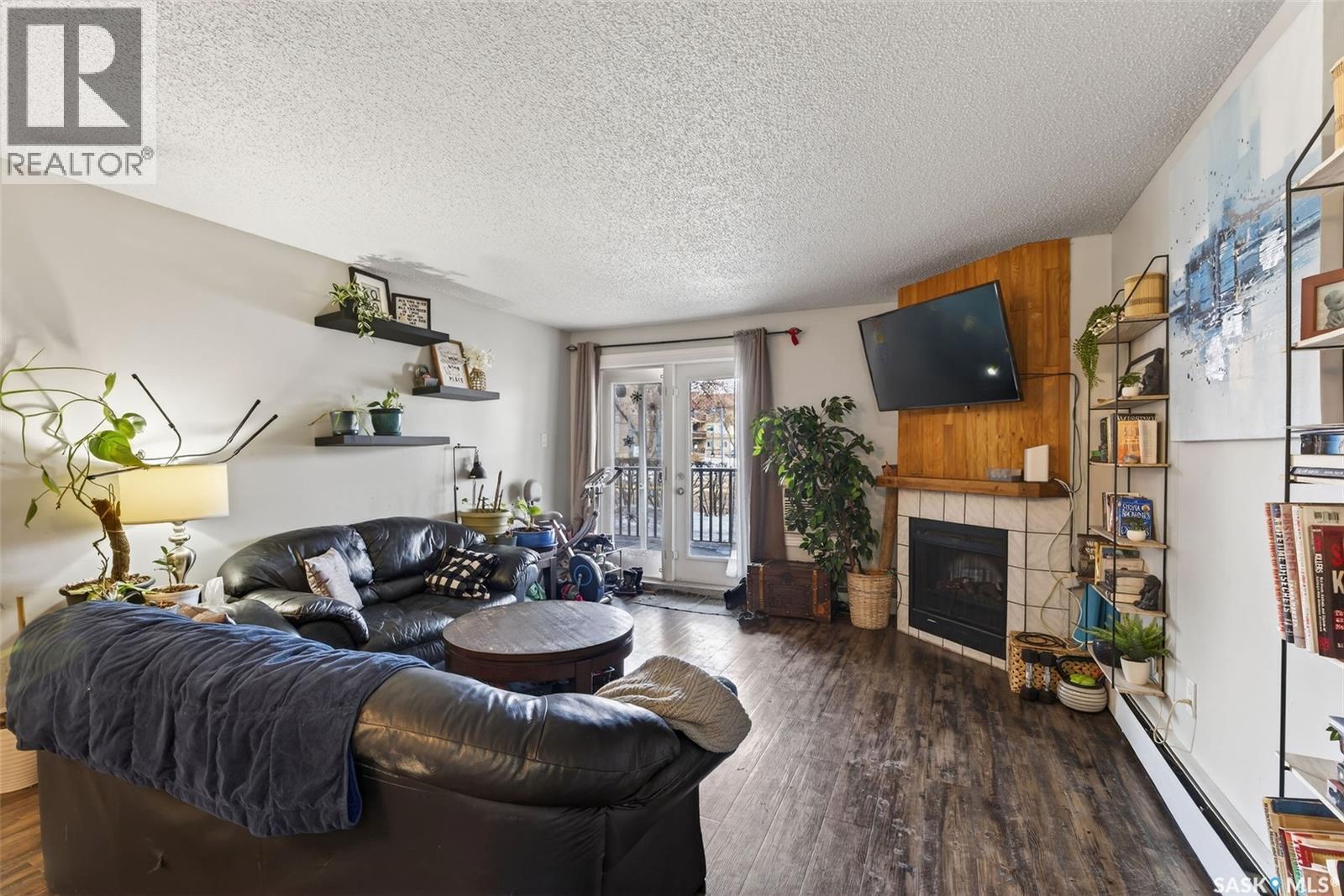 105H 1121 Mckercher Drive, Saskatoon, SK - Indoor Photo Showing Living Room With Fireplace