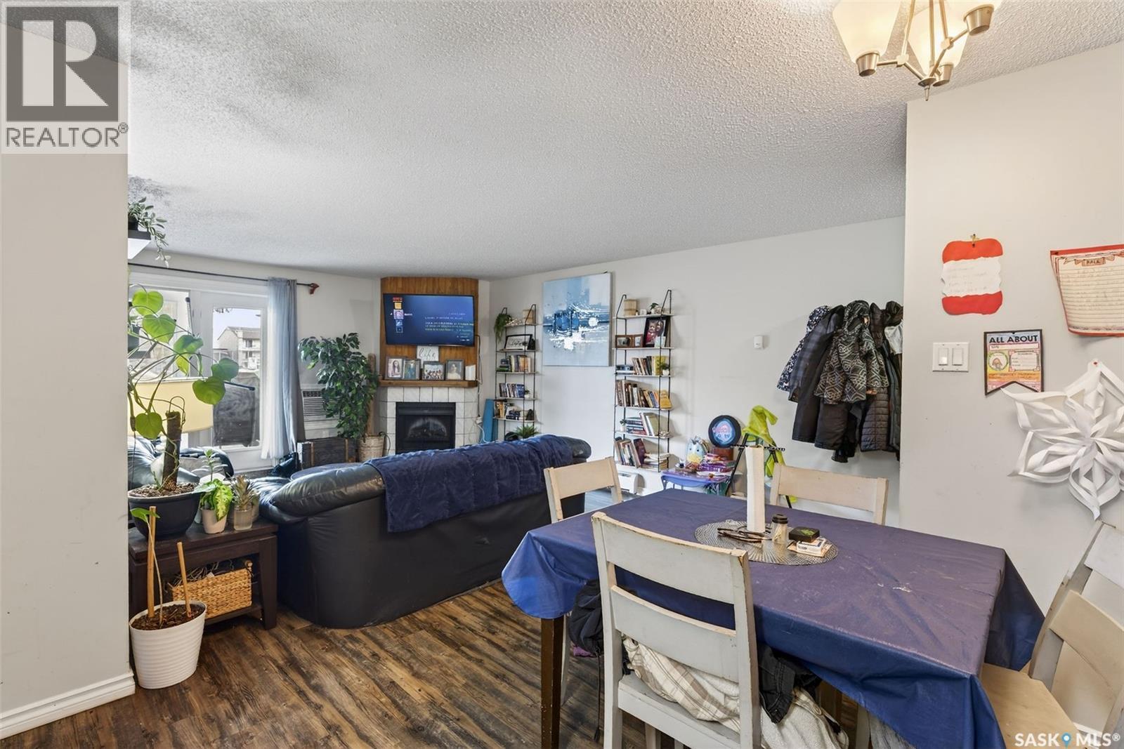 105H 1121 Mckercher Drive, Saskatoon, SK - Indoor Photo Showing Living Room With Fireplace