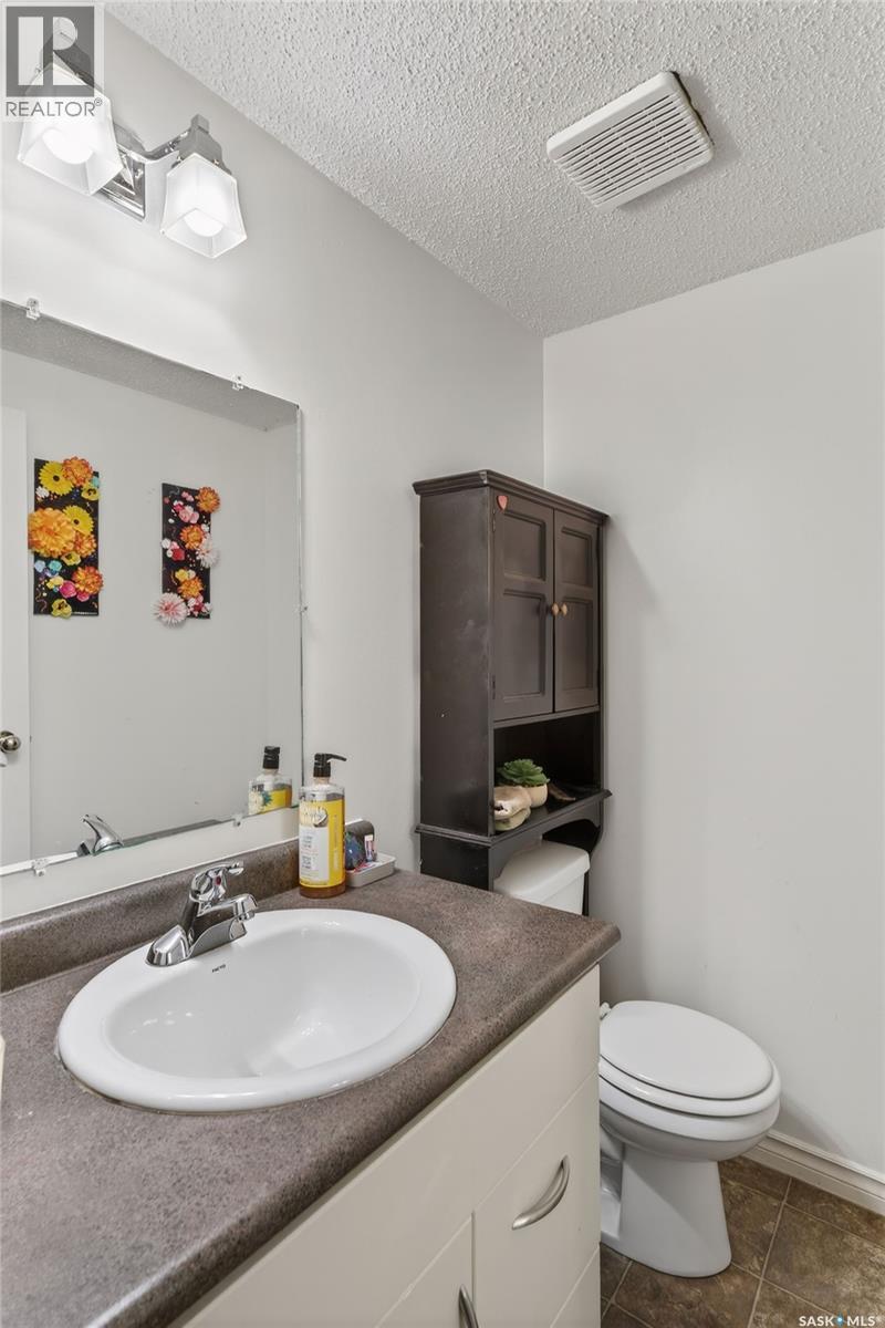 105H 1121 Mckercher Drive, Saskatoon, SK - Indoor Photo Showing Bathroom