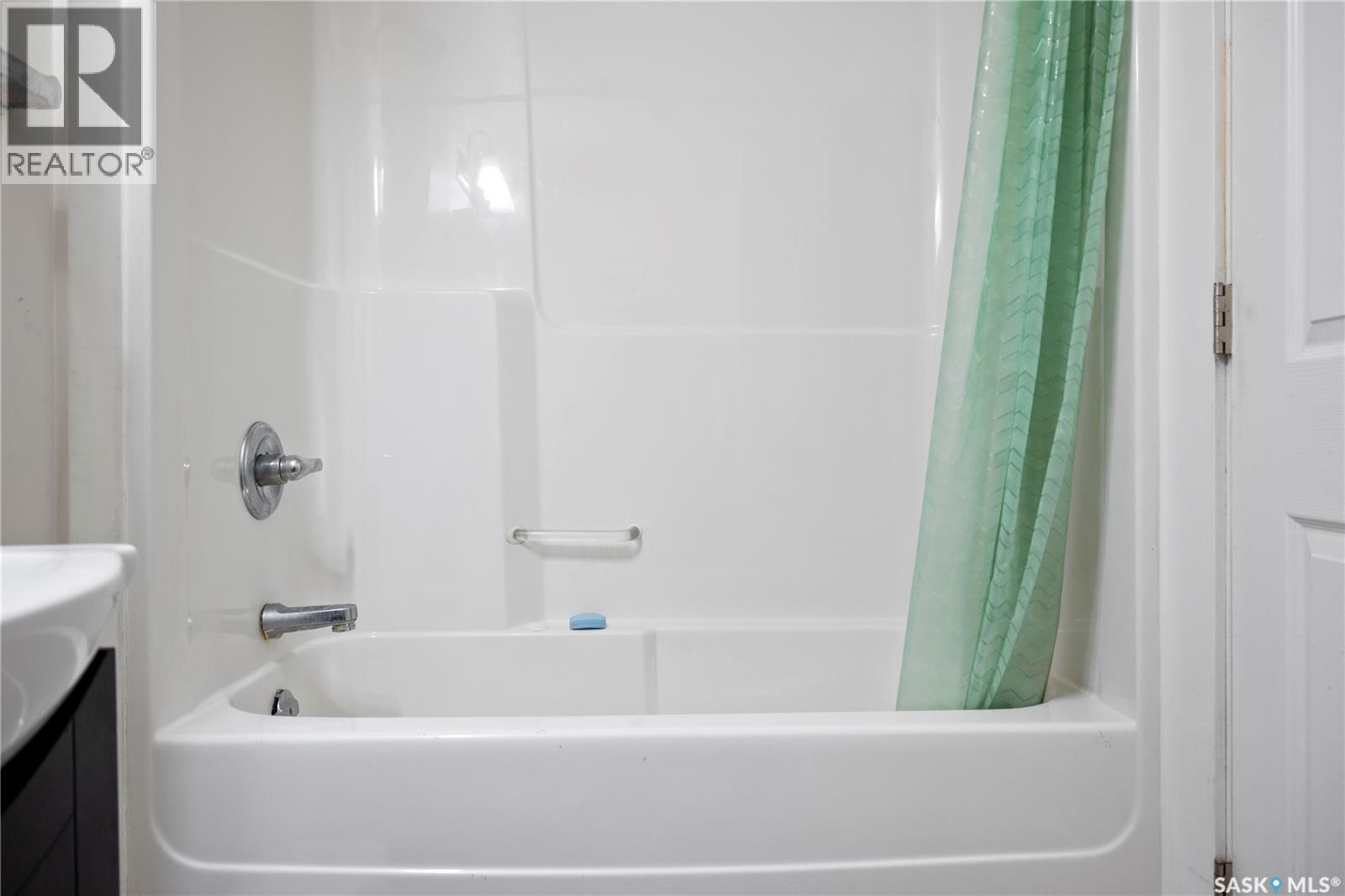 265 Magee Crescent, Regina, SK - Indoor Photo Showing Bathroom