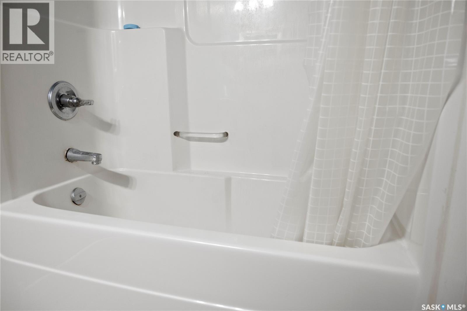 265 Magee Crescent, Regina, SK - Indoor Photo Showing Bathroom