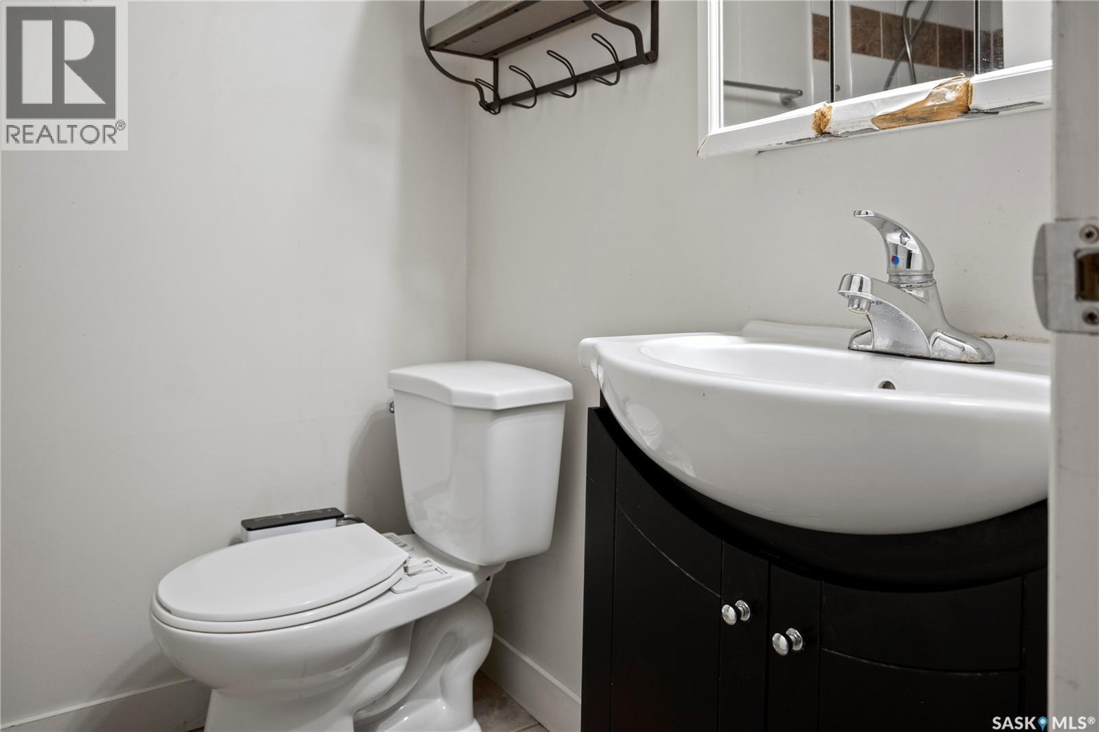 265 Magee Crescent, Regina, SK - Indoor Photo Showing Bathroom