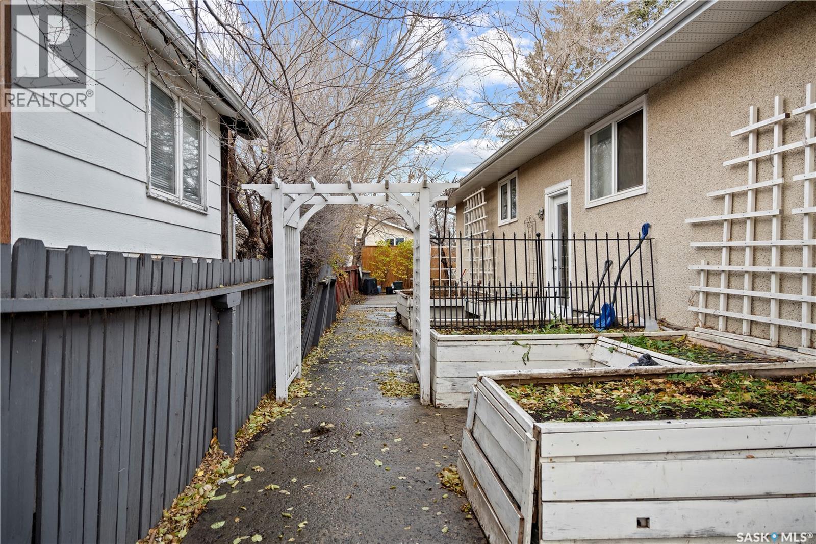 265 Magee Crescent, Regina, SK - Outdoor