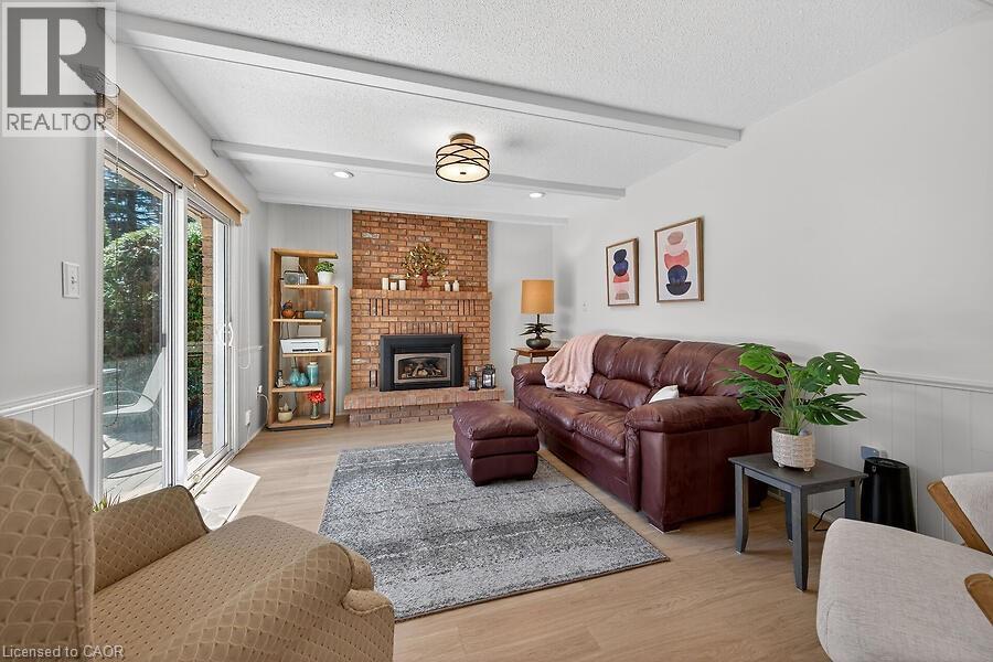 621 Tomahawk Crescent, Ancaster, ON - Indoor Photo Showing Living Room With Fireplace