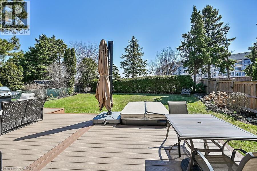 621 Tomahawk Crescent, Ancaster, ON - Outdoor With Deck Patio Veranda