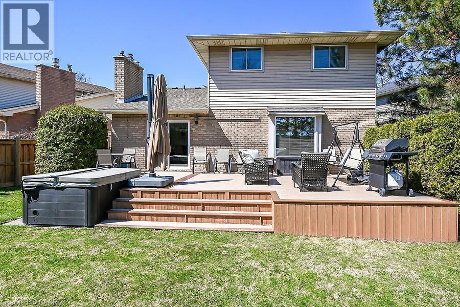 621 Tomahawk Crescent, Ancaster, ON - Outdoor With Deck Patio Veranda With Exterior