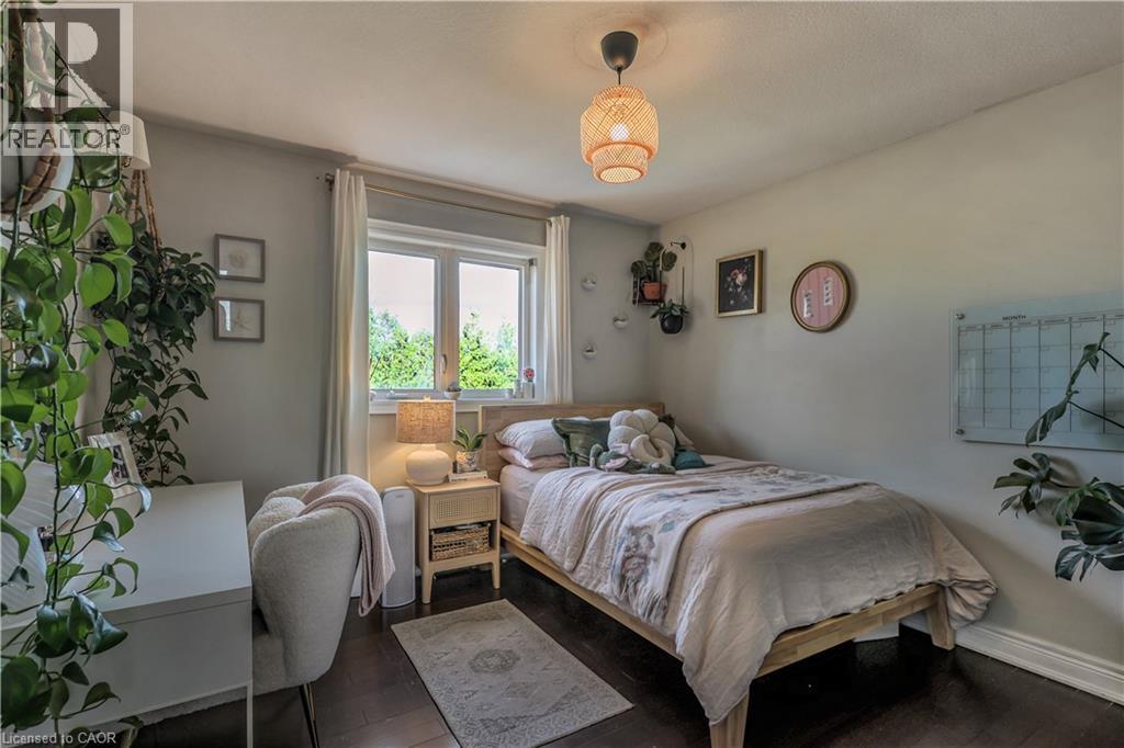 Bedroom featuring wood finished floors and baseboards - 254 Rymal Road W, Hamilton, ON - Indoor Photo Showing Bedroom