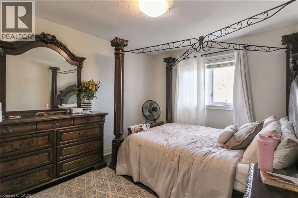 View of bedroom - 254 Rymal Road W, Hamilton, ON - Indoor Photo Showing Bedroom