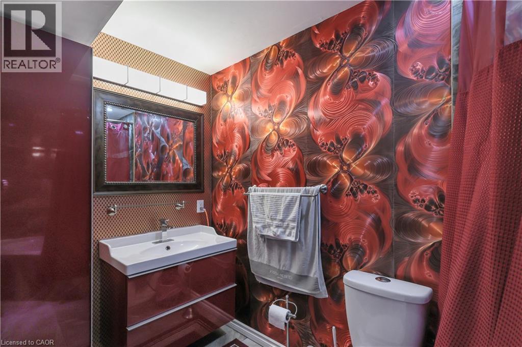 Full bathroom with vanity and toilet - 254 Rymal Road W, Hamilton, ON - Indoor Photo Showing Bathroom