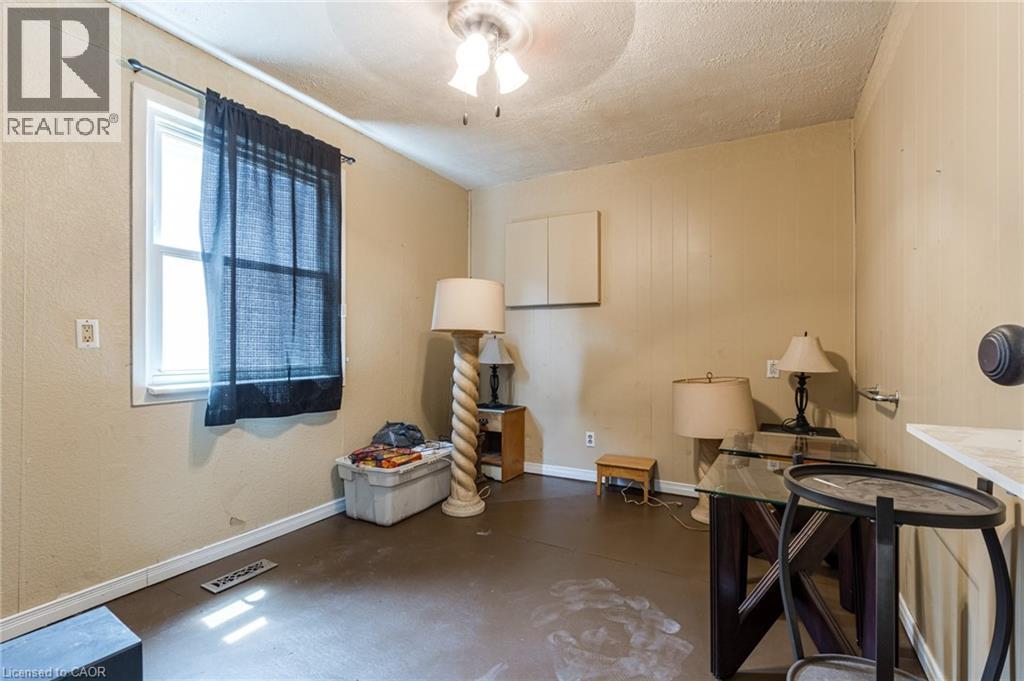 810 Tate Avenue, Hamilton, ON - Indoor Photo Showing Other Room