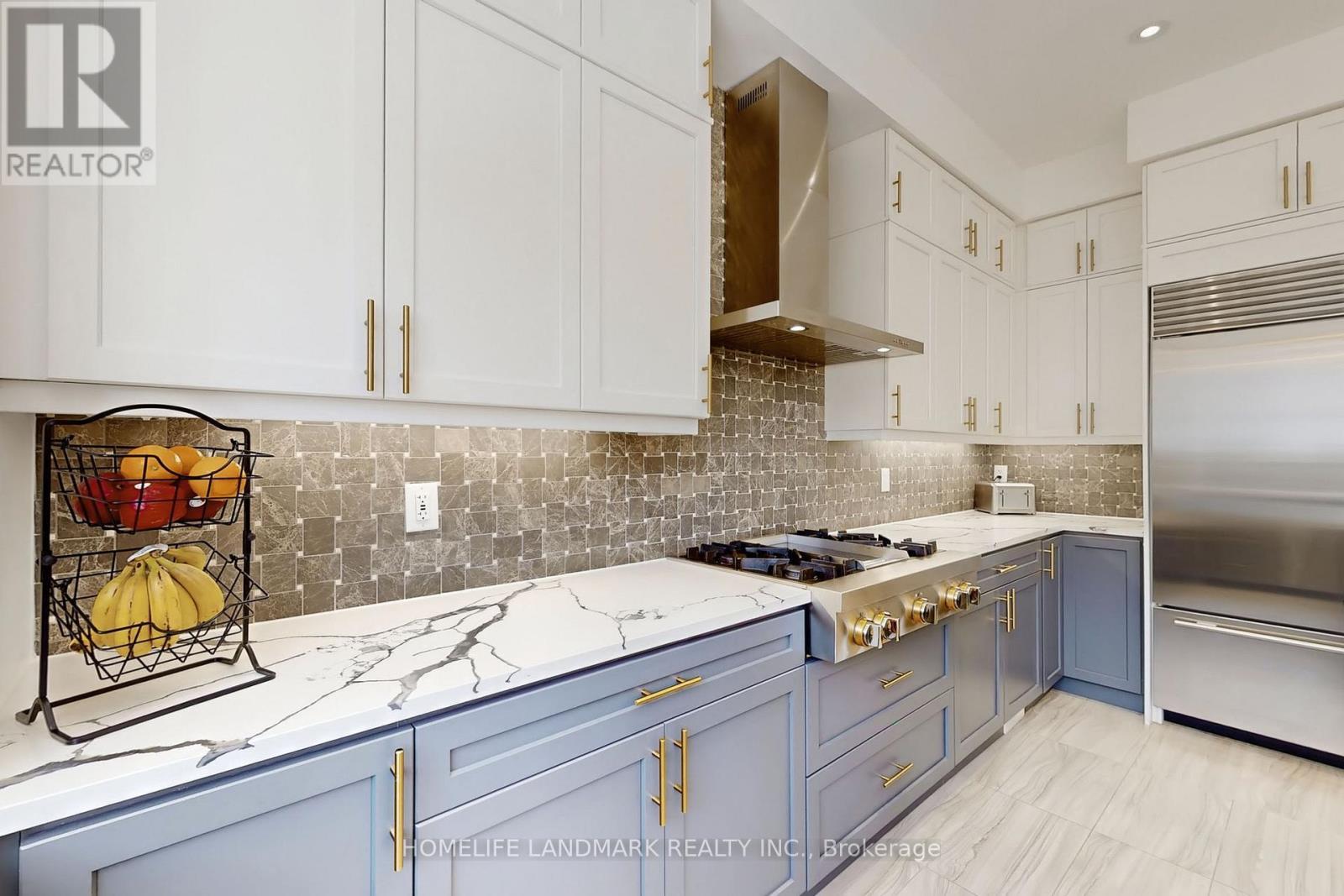 2438 Irene Crescent, Oakville, ON - Indoor Photo Showing Kitchen With Upgraded Kitchen