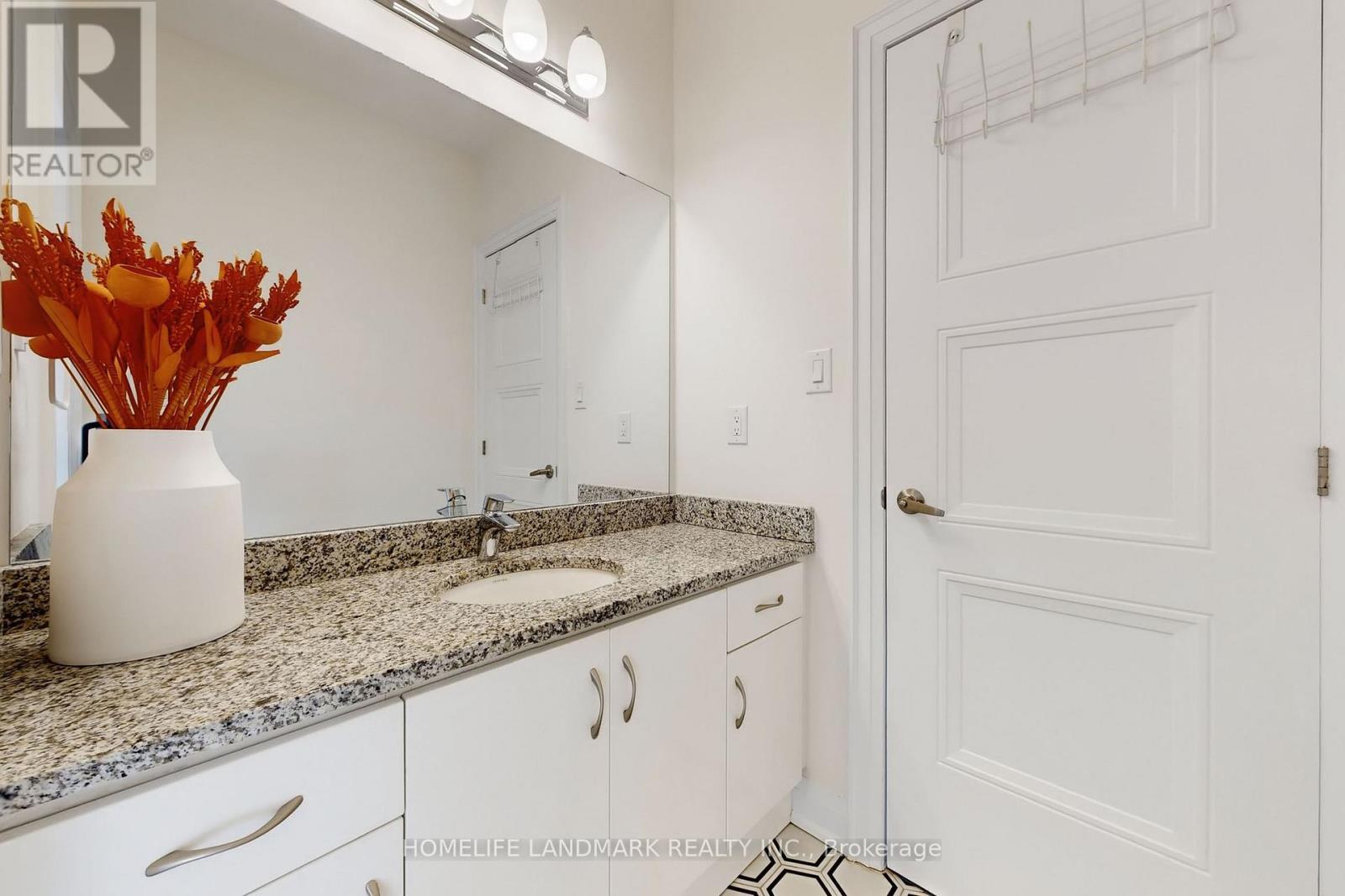 2438 Irene Crescent, Oakville, ON - Indoor Photo Showing Bathroom