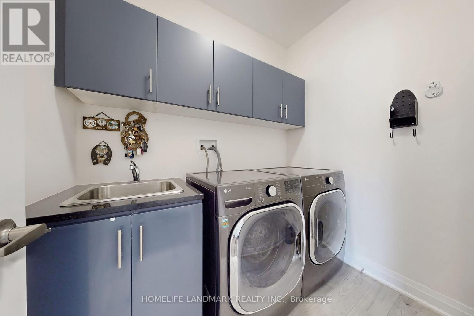 2438 Irene Crescent, Oakville, ON - Indoor Photo Showing Laundry Room