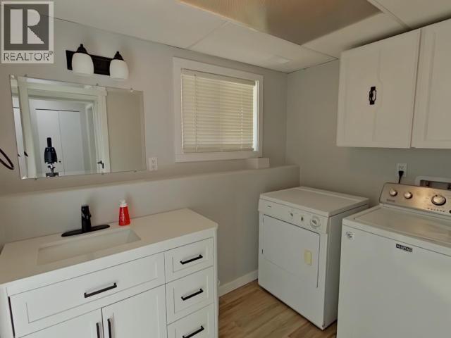 3845 Quadra Ave, Powell River, BC - Indoor Photo Showing Laundry Room