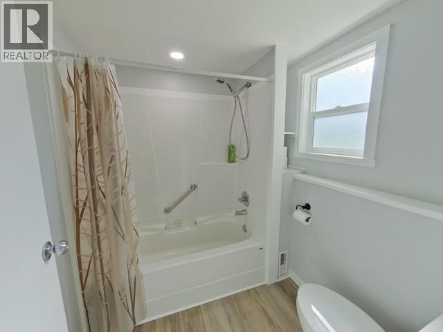 3845 Quadra Ave, Powell River, BC - Indoor Photo Showing Bathroom
