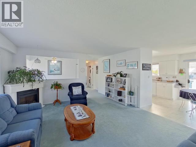3845 Quadra Ave, Powell River, BC - Indoor Photo Showing Living Room