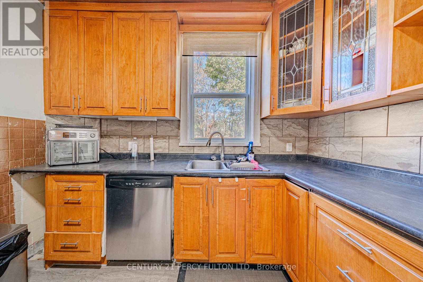 296 King St E- kitchen - 296 King Street E, Oshawa, ON - Indoor Photo Showing Kitchen With Double Sink