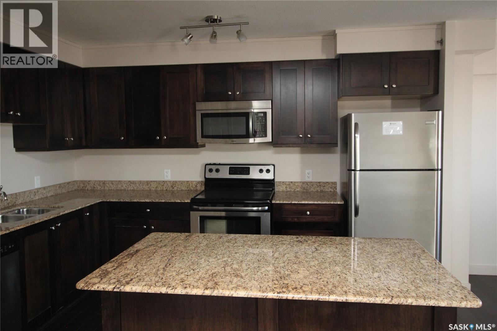708 537 4Th Avenue N, Saskatoon, SK - Indoor Photo Showing Kitchen With Double Sink
