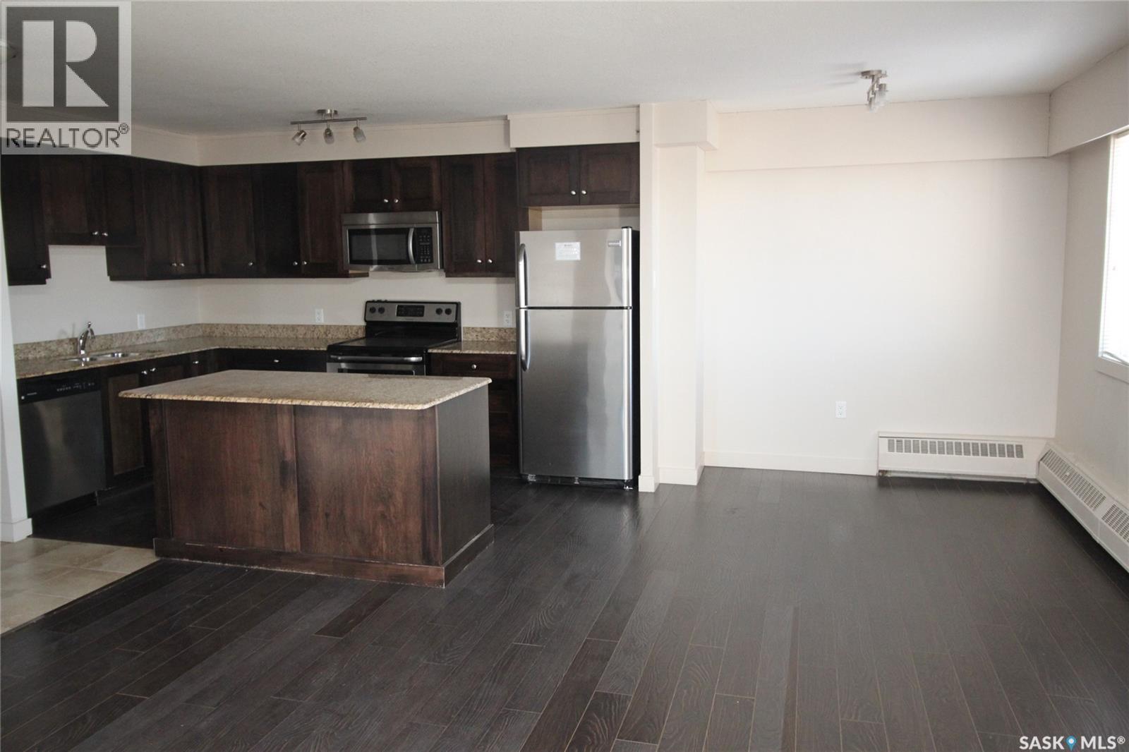 708 537 4Th Avenue N, Saskatoon, SK - Indoor Photo Showing Kitchen